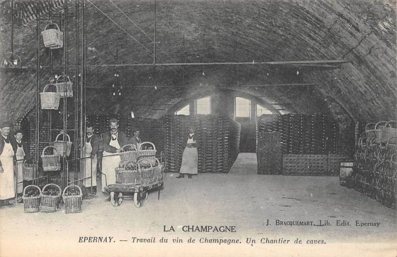 Carte postale ancienne Epernay - Travail Du Vin De Champagne - Un Chantier De Caves à Épernay