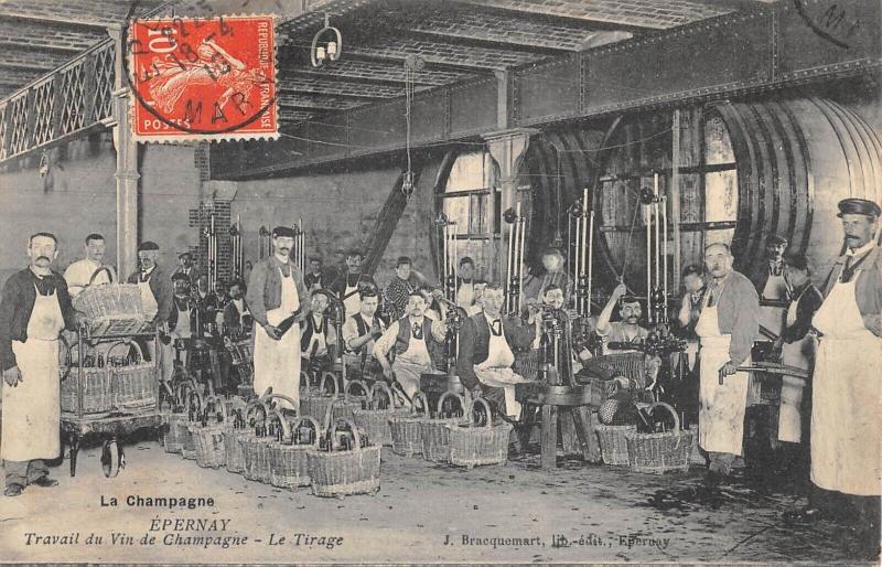 Carte postale ancienne Epernay - Travail Du Vin De Champagne - Le Tirage à Épernay