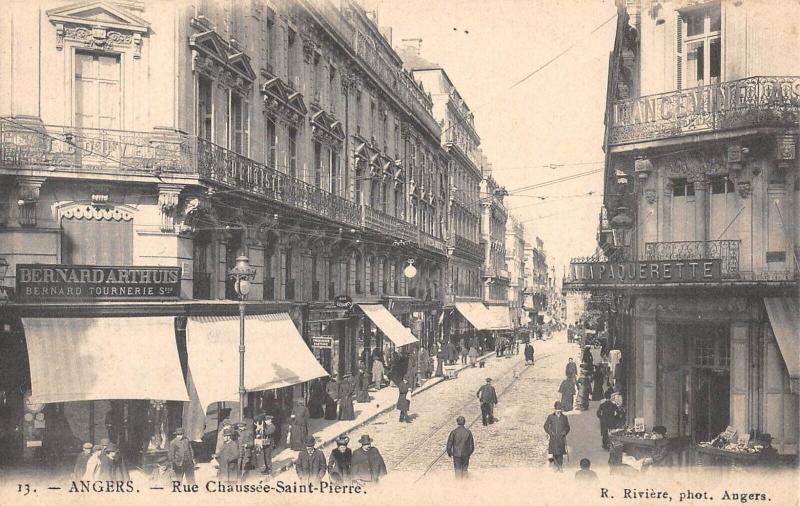Carte postale ancienne Angers - Rue Chaussee Saint Pierre à Angers