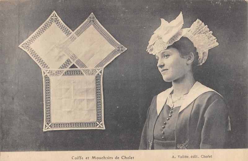 Carte postale ancienne Coiffe Et Mouchoirs De Cholet à Cholet