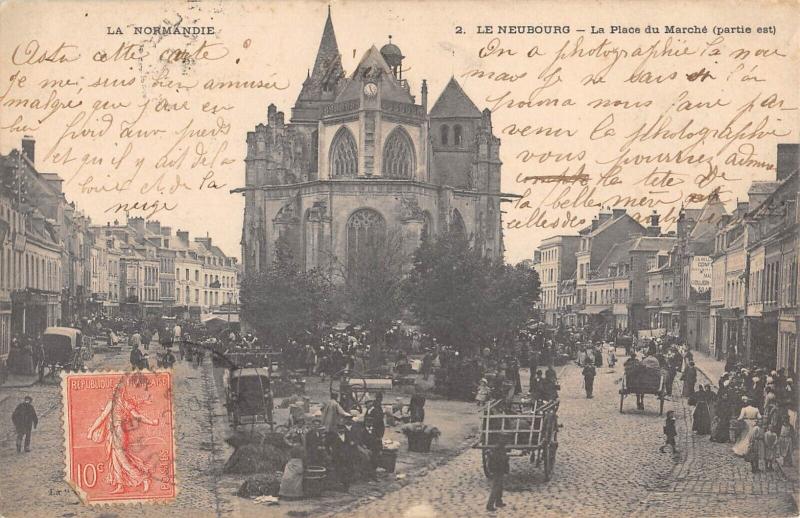 Carte postale ancienne Le Neubourg - La Place Du Marche - Partie Est au Neubourg