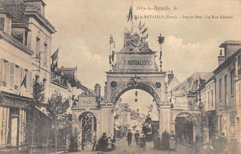 Carte postale ancienne Ivry La Bataille - Ivry En Fete - La Rue Grande à Ivry-la-Bataille