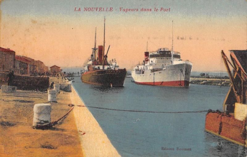 Carte postale ancienne Port La Nouvelle - Vapeurs Dans Le Port à Port-la-Nouvelle