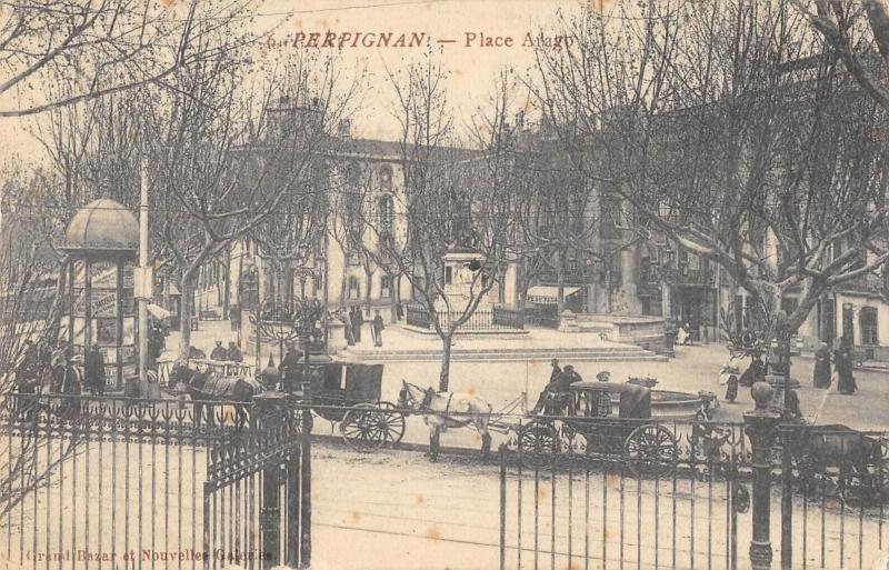 Carte postale ancienne Perpignan - Place Arago à Perpignan