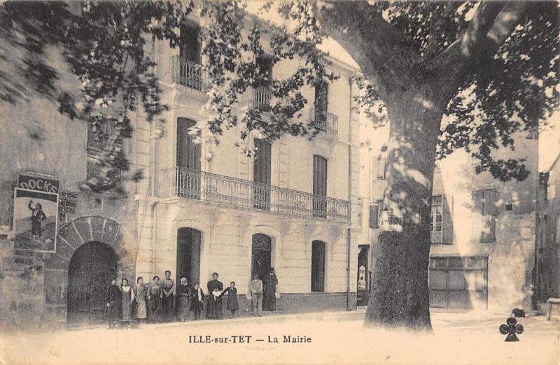 Carte postale ancienne Ille Sur Tet - La Mairie à Ille-sur-Têt