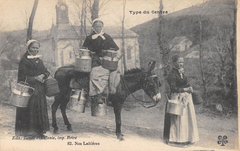 Carte postale ancienne Type Du Centre - Nos Laitieres