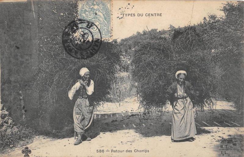 Carte postale ancienne Types Du Centre - Retour Des Champs