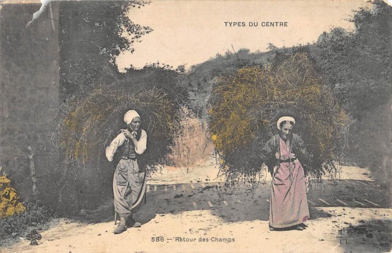 Carte postale ancienne Types Du Centre - Retour Des Champs
