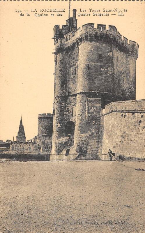 Carte postale ancienne La Rochelle - Les Tours Saint-Nicolas De La Chaine Et Des 4 Sergents à La Rochelle