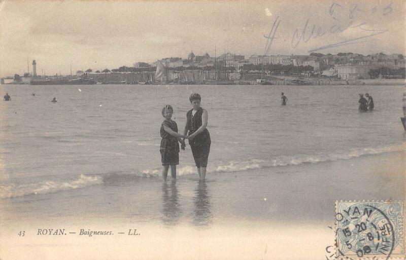 Carte postale ancienne Royan - Baigneuses à Royan