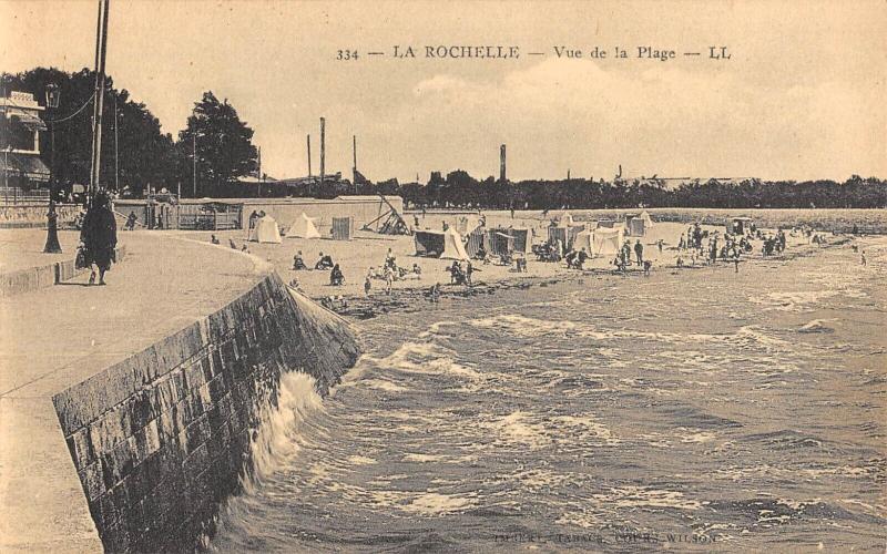 Carte postale ancienne La Rochelle - Vue De La Plage à La Rochelle