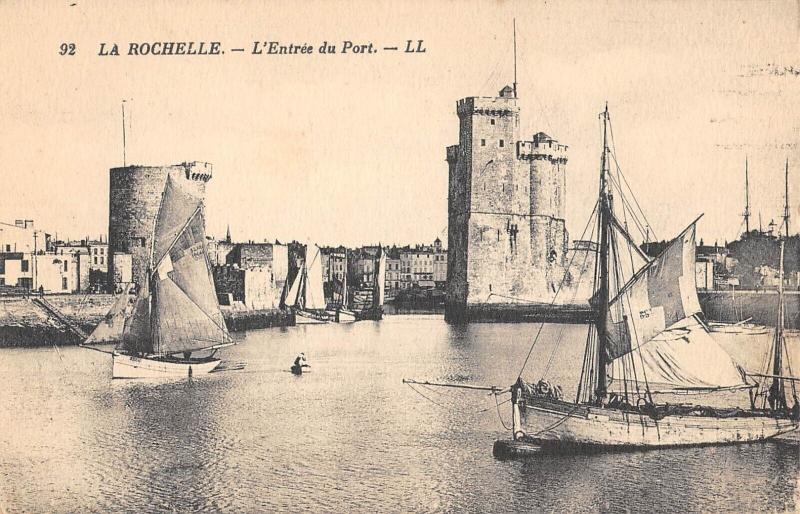 Carte postale ancienne La Rochelle - L'Entree Du Port à La Rochelle