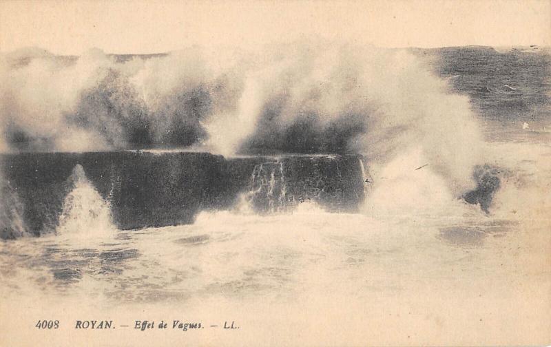 Carte postale ancienne Royan - Effet De Vagues à Royan