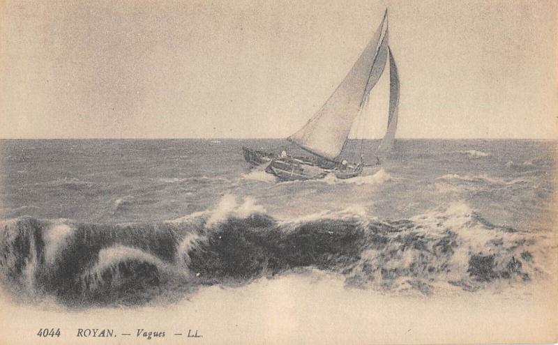 Carte postale ancienne Royan - Vagues à Royan
