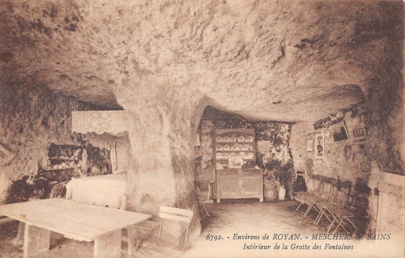 Carte postale ancienne Env.de Royan - Meschers Les Bains - Interieur De La Grotte Des Fontaines à Royan