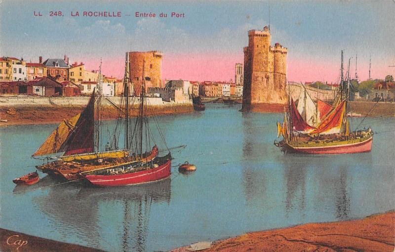 Carte postale ancienne La Rochelle - Entree Du Port à La Rochelle