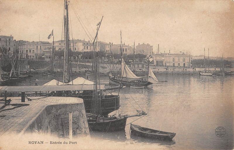 Carte postale ancienne Royan - Entree Du Port à Royan