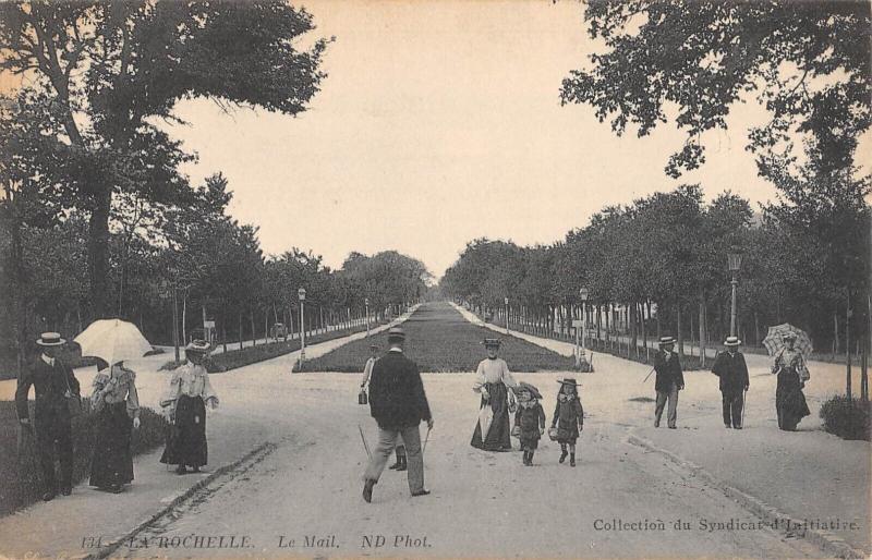 Carte postale ancienne La Rochelle - Le Mail à La Rochelle