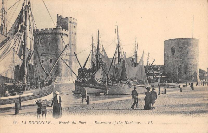 Carte postale ancienne La Rochelle - Entree Du Port à La Rochelle