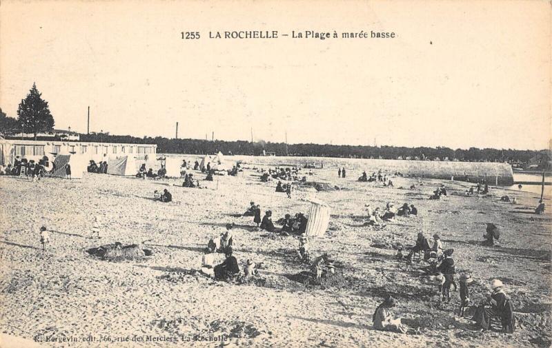 Carte postale ancienne La Rochelle -  La Plage A Maree Basse à La Rochelle