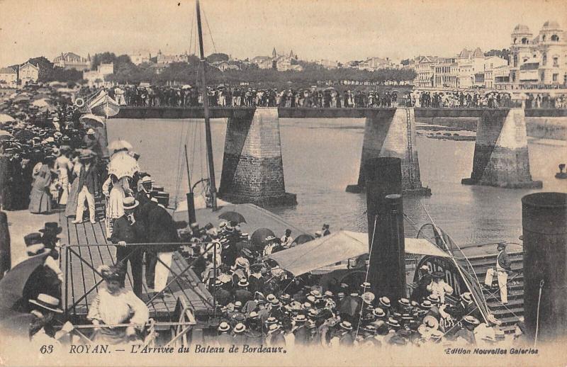 Carte postale ancienne Royan - L'Arrivee Du Bateau De Bordeaux à Royan