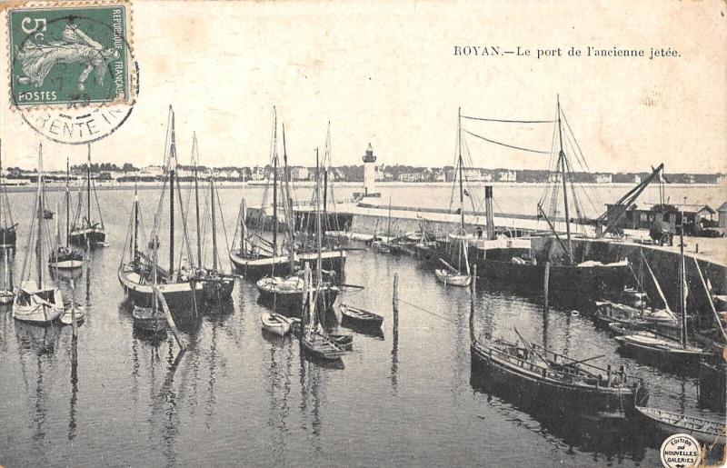Carte postale ancienne Royan - Le Port De L'Ancienne Jetee à Royan
