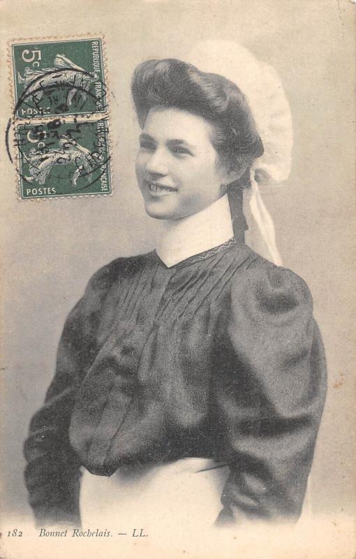 Carte postale ancienne Bonnet Rochelais