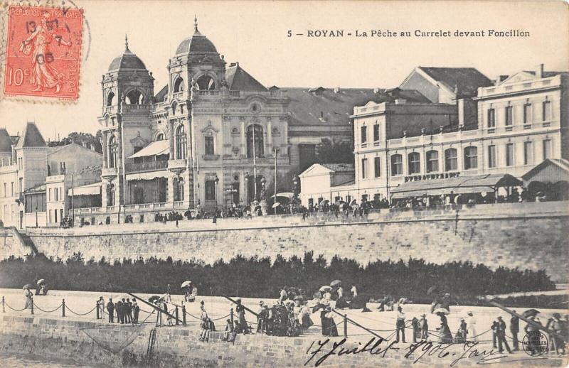 Carte postale ancienne Royan - La Peche Au Carrelet Devant Foncillon à Royan