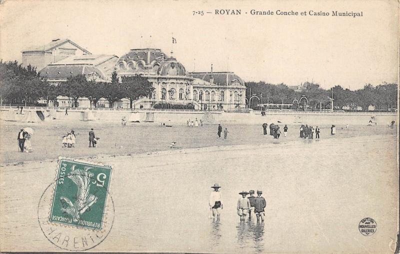 Carte postale ancienne Royan - Grande Conche Et Casino Municipal à Royan