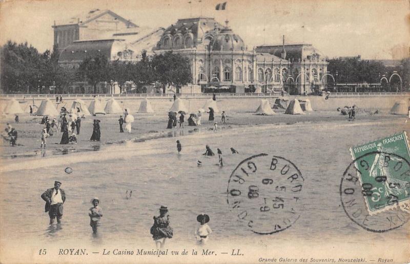 Carte postale ancienne Royan - Le Casino Municipal - Vu De La Mer à Royan