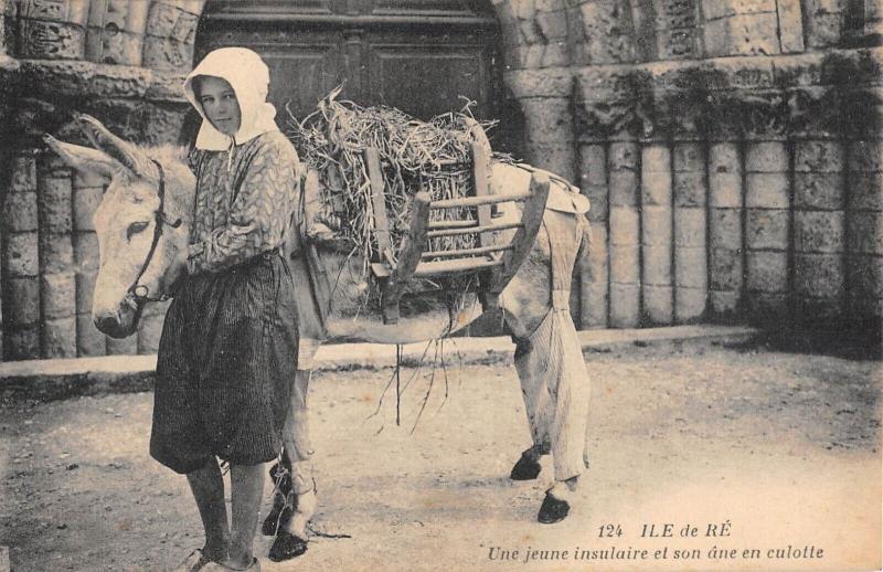 Carte postale ancienne Ile De Re - Une Jeune Insulaire Et Son Ane En Culotte