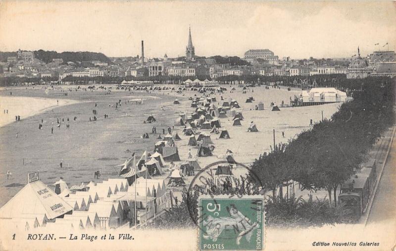 Carte postale ancienne Royan - La Plage Et La Ville à Royan