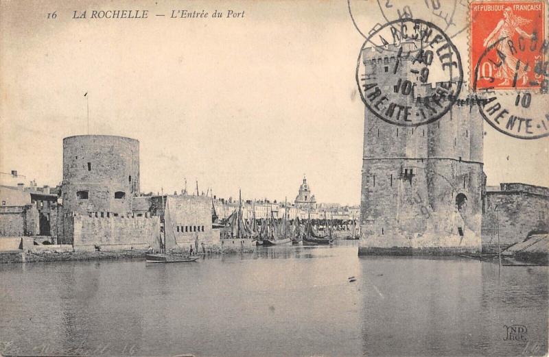 Carte postale ancienne La Rochelle - L'Entree Du Port à La Rochelle