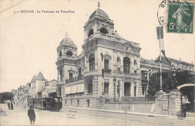 Carte postale ancienne Royan - La Terrasse De Foncillon - Train à Royan