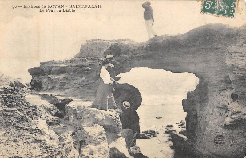 Carte postale ancienne Environs De Royan - Saint Palais - Le Pont Du Diable à Royan