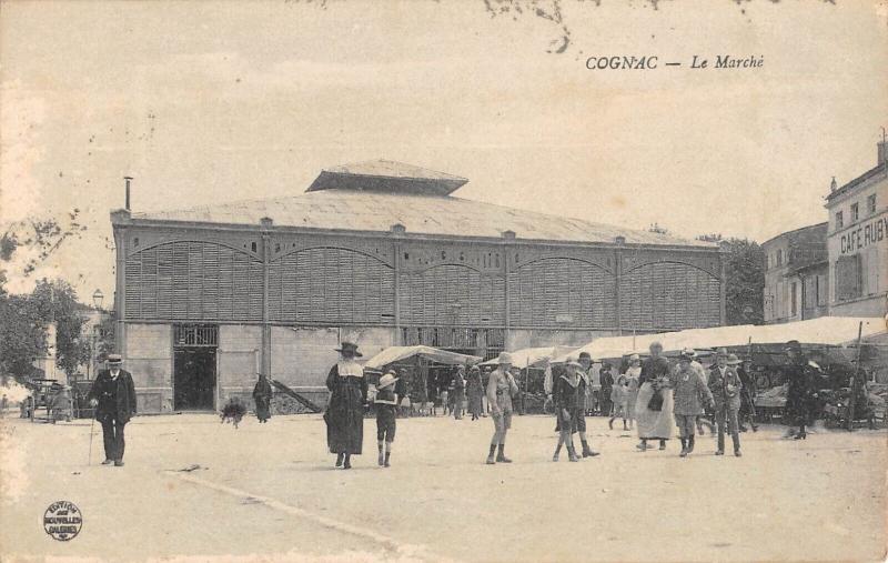 Carte postale ancienne Cognac - Le Marche à Cognac