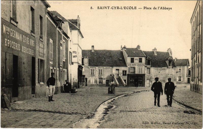 Carte postale ancienne St Cyr l'Ecole Place de l'Abbaye