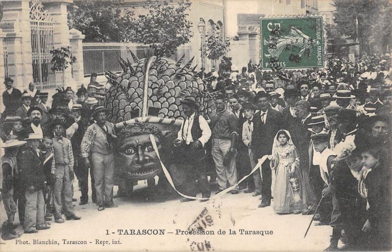 Carte postale ancienne Tarascon - Procession De La Tarasque à Tarascon