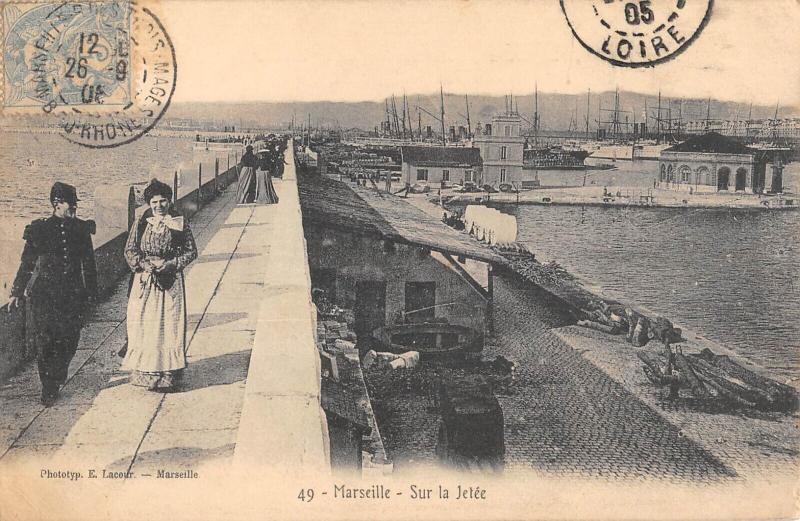 Carte postale ancienne Marseille - Sur La Jetee à Marseille