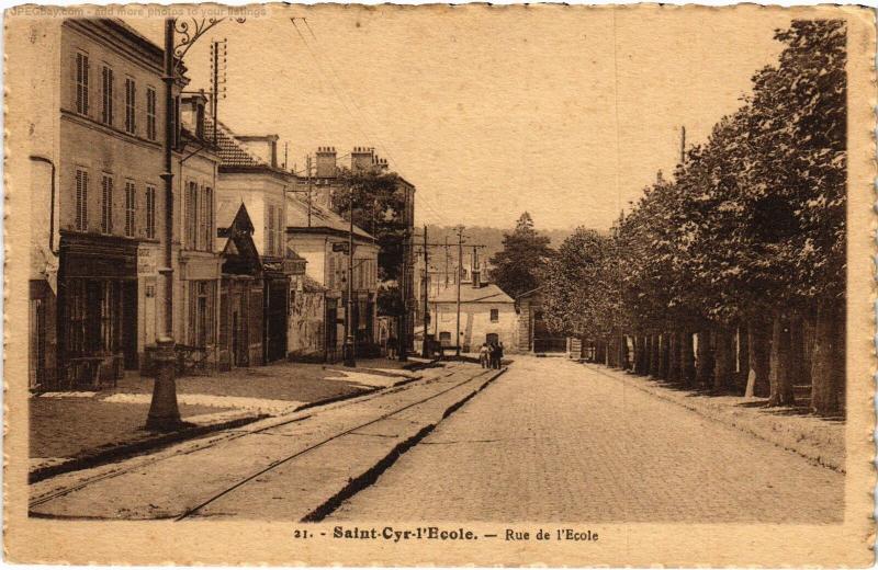 Carte postale ancienne St Cyr l'Ecole Rue de l'Ecole