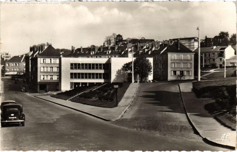Carte postale ancienne St Cyr l'Ecole la Mairie