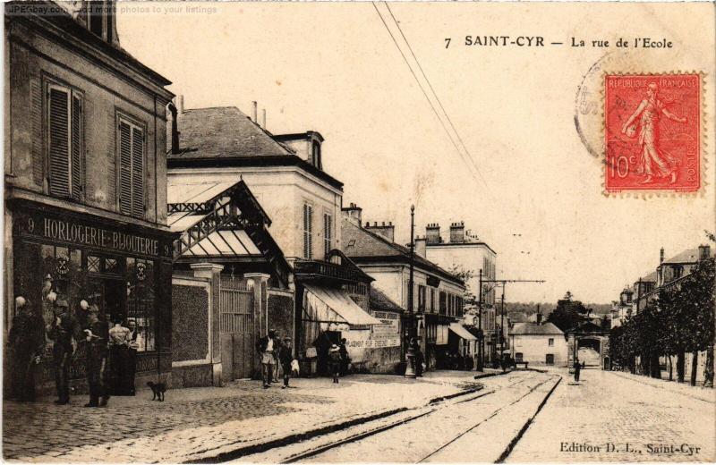Carte postale ancienne St Cyr l'Ecole Rue de l'Ecole