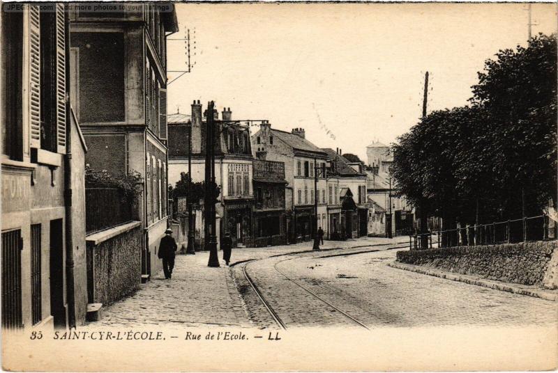 Carte postale ancienne St Cyr l'Ecole Rue de l'Ecole