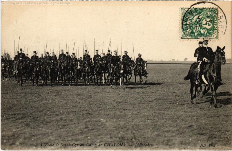 Carte postale ancienne St Cyr l'Ecole Camp Chalons Escadron