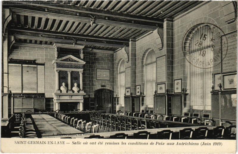 Carte postale ancienne St Germain Ecole Normale d'Institutrices Salle