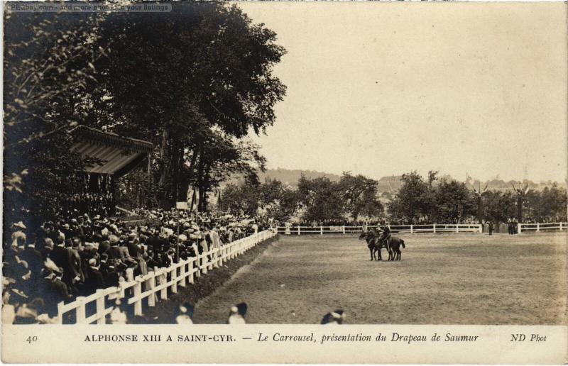 Carte postale ancienne St Cyr l'Ecole le Carrousel