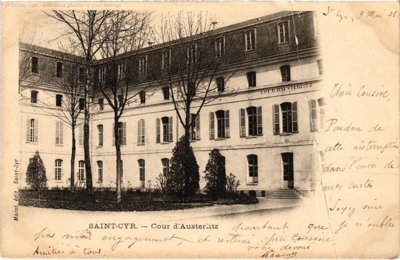 Carte postale ancienne St Cyr l'Ecole Cour d'Austerlitz