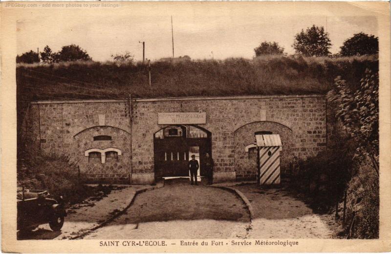 Carte postale ancienne St Cyr l'Ecole entree du Fort