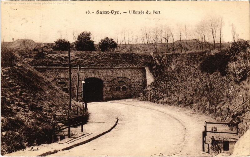 Carte postale ancienne St Cyr l'Ecole entree du Fort