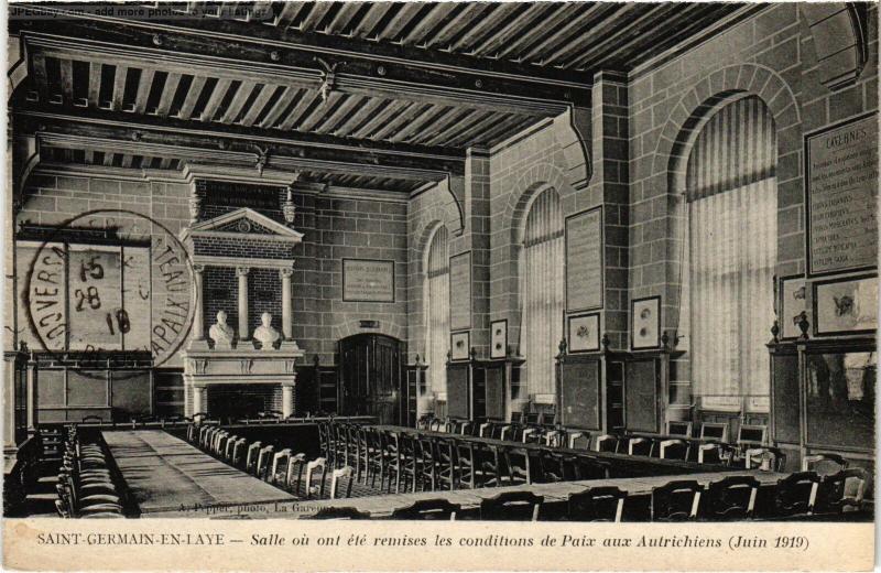 Carte postale ancienne St Germain Ecole Normale d'Institutrices Salle